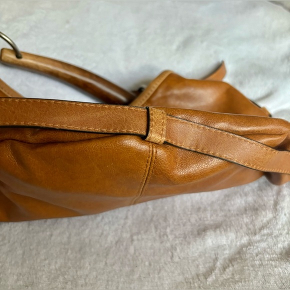 Vintage Early 2000’s hand bag from Express. Cute wooden handle detail. - Picture 8 of 13